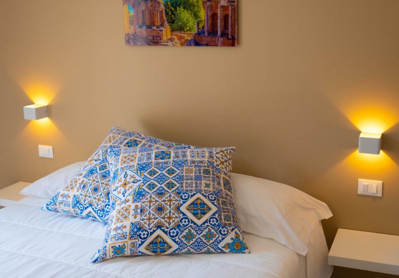 Taormina Bedda Rooms ภายนอก รูปภาพ
